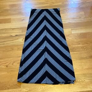 Banana Republic long Black and gray chevron skirt